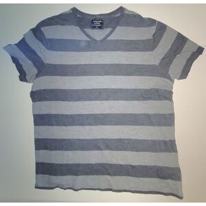 Ambercrombie & Fitch men's 2x casual V-Neck Tshirt